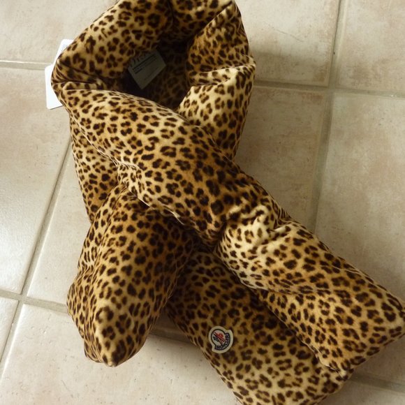 Moncler Leopard Print Down Puffer Scarf 'Sciarpa' - Picture 3 of 14